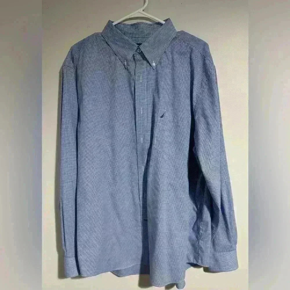 Men’s XXL Nautica button down shirt blue/white - EUC